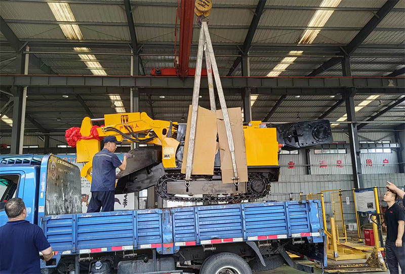 山東礦安機(jī)電生產(chǎn)的30防爆扒渣機(jī)裝車發(fā)貨